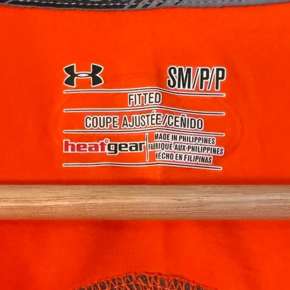 Under Armour HeatGear Neon Orange/Red Hooded Running Jacket - Picture 2 of 6